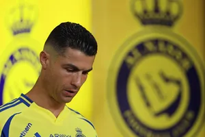 Cristiano Ronaldo và cuộc nổi loạn giữa sa mạc vàng