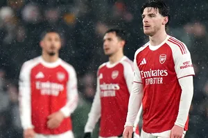 Arsenal mắc sai lầm mới trong cuộc đua vô địch
