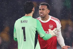 Lịch sử sụp đổ cuộc đua danh hiệu của Arsenal liệu có lặp lại?