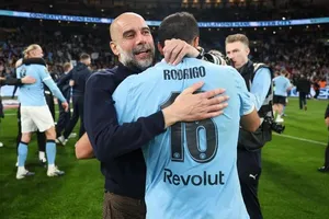 Pep “tổng lực” vui vẻ và Arsenal mất hút tại Wembley