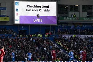 Hơn 90% người hâm mộ bóng đá Anh muốn loại bỏ công nghệ VAR