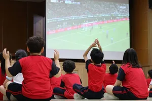 “Cuộc chiến” từ những lớp học và văn phòng ngừng làm việc vì World Cup