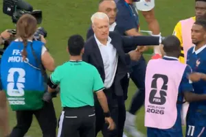HLV Didier Deschamps: “Đối thủ của chúng tôi là Morocco chứ không phải trọng tài Argentina”