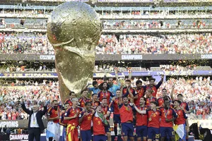 Ông Fuetes (trái) cùng Tây Ban Nha vô địch World Cup 2026 Ảnh THX