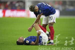 Mbappe chấn thương, Doure (20) sẽ thay thế. Ảnh THX