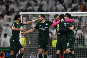 Các cầu thủ Man City đang cần tìm lại niềm vui trên sân cỏ. Ảnh THX