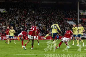 Cú sút của Madueke (20) mang về chiến thắng trước Nottingham cho Arsenal. Ảnh THX