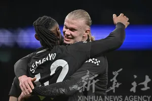 Semenyo và Haaland. Ảnh THX