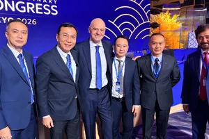 Chủ tịch FIFA Infantino cùng lãnh đạo VFF tại cuộc họp AFC. Ảnh VFF