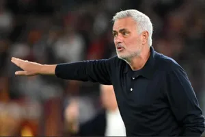 HLV Mourinho sau 13 năm. Ảnh THX