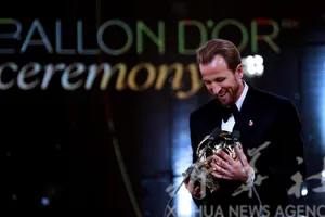 Harry Kane nhận Quả bóng vàng 2026. Ảnh THX