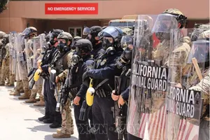 Lực lượng Vệ binh quốc gia được triển khai tại Los Angeles, California, Mỹ, ngày 8-6. Ảnh: THX/ TTXVN