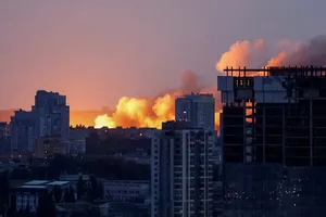 CNN: Khói lửa bốc lên từ 1 vụ tấn công bằng UAV tại Kiev