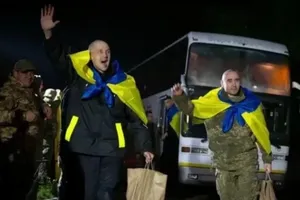 Một cuộc trao đổi tù binh Nga - Ukraine. Ảnh Pravda