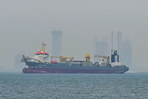 Tàu thuyền neo ở vùng biển ngoài khơi Dubai do hoạt động hàng hải bị gián đoạn ở eo biển Hormuz. Ảnh: THX