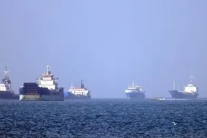 Tàu thuyền vận chuyển trên eo biển Hormuz. ẢNH: THX