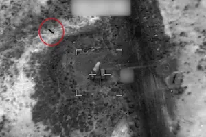 Ảnh chụp màn hình từ video của CENTCOM về cuộc tấn công chính xác nhằm vào nhiều mục tiêu quân sự của Iran. Ảnh: CENTCOM 