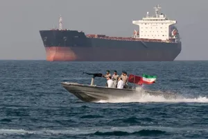 Hải quân Iran tuần tra tại eo biển Hormuz. Ảnh: FARS