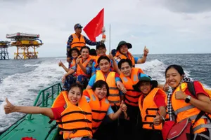 Đoàn công tác TPHCM kết thúc chuyến thăm quân, dân biển đảo Tây Nam và Nhà giàn DK1/10