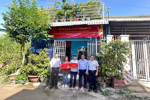 Tiểu đoàn DK1 – Bộ Tư lệnh Vùng 2 Hải quân tặng nhà đồng đội