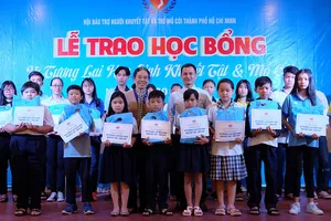 570 suất học bổng dành cho các em có hoàn cảnh khó khăn