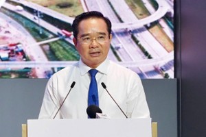 胡志明市人委会主席阮文得