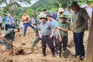 政府总理范明政前往探望奠边雨洪区同胞 