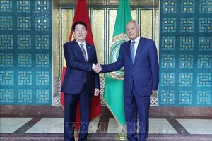 阿拉伯联盟秘书长艾哈迈德·阿布·盖特迎接国家主席梁强。