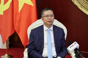 越南驻中国大使范清平接受越通社记者的采访。