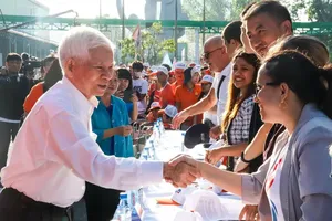 逾5000人参加步行，携手抚平落叶剂之痛 