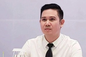 Asanzo公司董事长范文三。