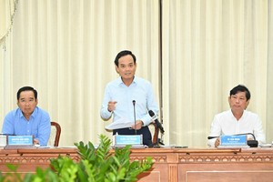 胡志明市委书记陈留光在评价2025年前9个月公共投资资金融资落实情况会议上致辞。 