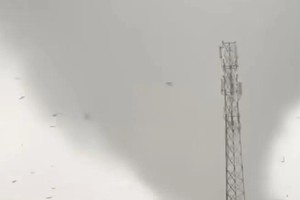 9月29日上午宁平省出现的水龙卷。