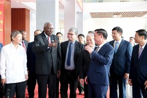 古巴全国人民政权代表大会主席访问兴安省。图自越通社 