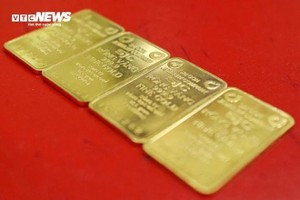 今日下午国内金价随国际走势大幅下跌210万元。 