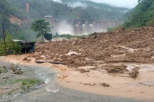 广义省严重山体滑坡 致逾2000山区居民被孤立