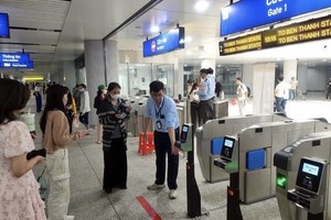 乘客使用IC智能收费卡进行自动支付。 