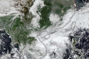 一股增强的冷空气正从大陆北方向大陆南方移动。卫星图像拍摄于下午5时。 