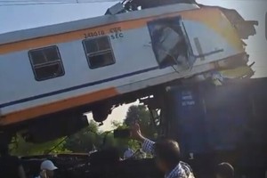 印度发生火车相撞事故 已致4人死亡