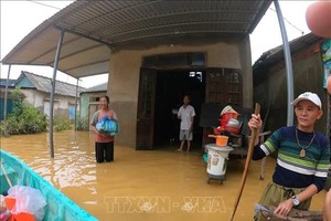 顺化暴雨致逾5万4600间房屋受淹。 