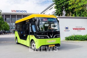 越南首款电动校车服务School Bus正式亮相。图自越通社 