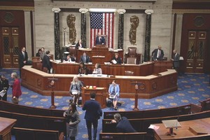 美国国会众议院当地时间12日晚正式通过一项联邦政府临时拨款法案。