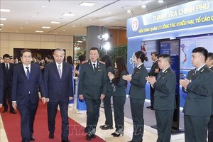 党中央总书记苏林、国会主席陈青敏出席越南监察部门传统日80周年（1945.11.23—2025.11.23）庆典。 