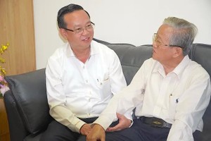 张双德教师（右）对本市未来教育与培训事业发展寄予信心。 