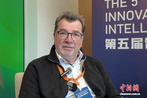 约翰·卢登接受采访。 鲍梦妮 摄 