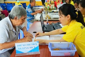 灾区4省民众可一次领取3个月退休金和社保津贴