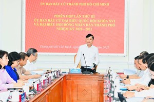  各位同志出席会议。