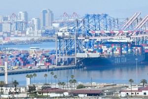 美国加利福尼亚州长滩货运港口。