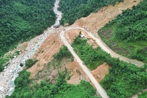 庆黎岭自12月24日上午起正式有条件通车。 
