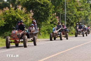 柬埔寨奥多棉芷省民众为躲避冲突而进行疏散撤离。 